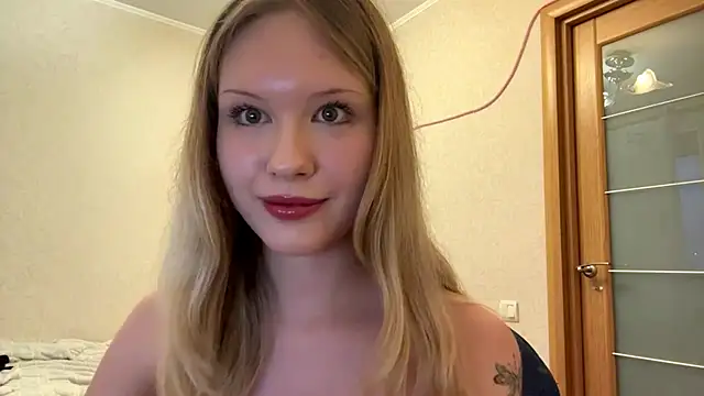 Snapshot of HoneyBlink chatting on May 6, 2026, 2:11 pm HoneyBlink online show from May 6, 2026, 2:11 pm