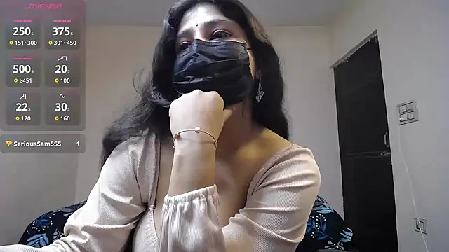 Snapshot of -Queenie chatting on May 19, 2026, 7:20 pm -Queenie online show from May 19, 2026, 7:20 pm