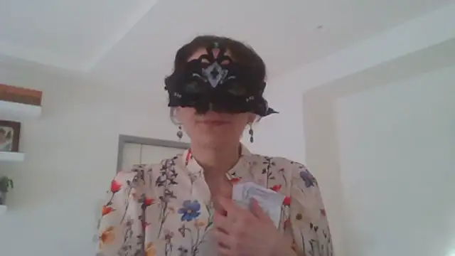 Snapshot of HelenTiAscolta chatting on June 4, 2026, 5:41 pm HelenTiAscolta online show from June 4, 2026, 5:41 pm