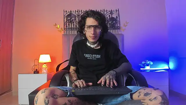 Vergil Noir  online show from May 24, 2026, 3:55 am