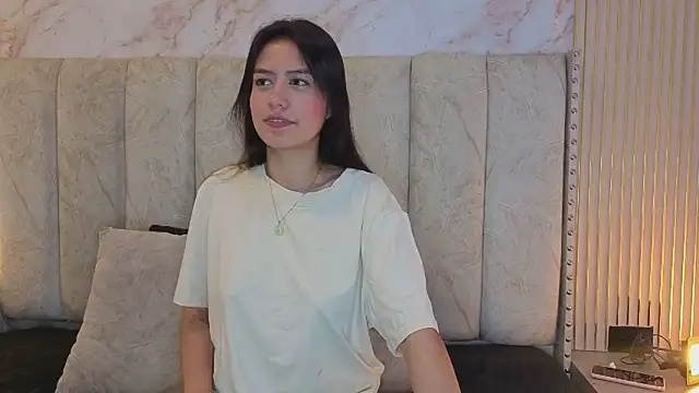 Snapshot of Alahia_Bloom chatting on June 18, 2026, 11:58 am Alahia Bloom online show from June 18, 2026, 11:58 am