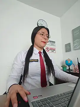 Snapshot of Queen_linda1 chatting on May 11, 2026, 2:45 pm Queen linda1 online show from May 11, 2026, 2:45 pm