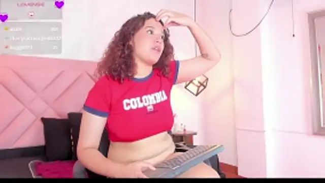 Snapshot of curly_babe chatting on June 14, 2026, 4:58 am curly babe online show from June 14, 2026, 4:58 am