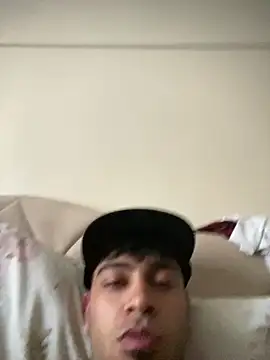 astoperaaa online show from April 23, 2026, 1:57 pm