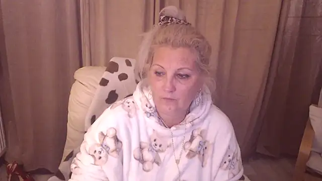 Divineblond online show from November 7, 2025, 7:25 pm