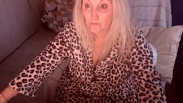 Divineblond online show from March 19, 2026, 4:11 pm