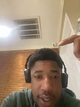 milfandyoungin online show from June 10, 2026, 8:46 am