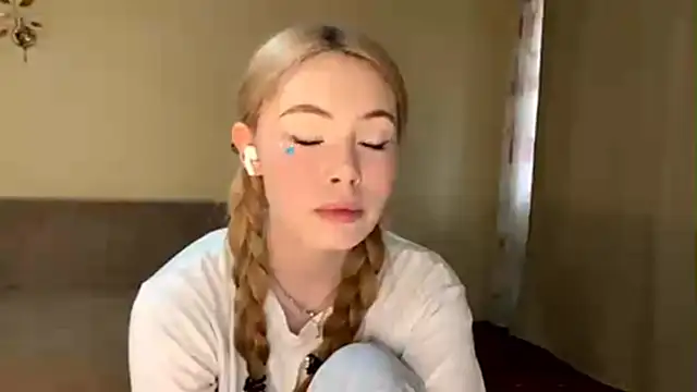 AikoRush online show from April 23, 2026, 1:02 pm