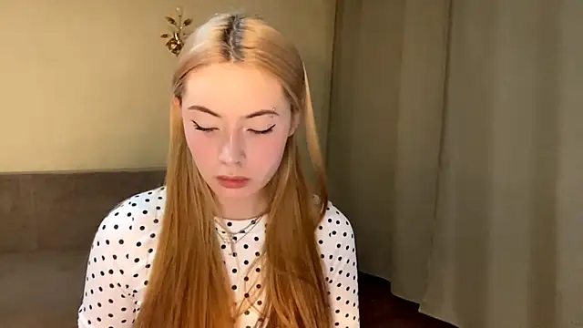 AikoRush online show from April 24, 2026, 1:13 pm