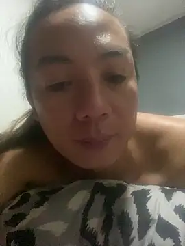 Asian Liezly18 online show from April 22, 2026, 3:35 pm