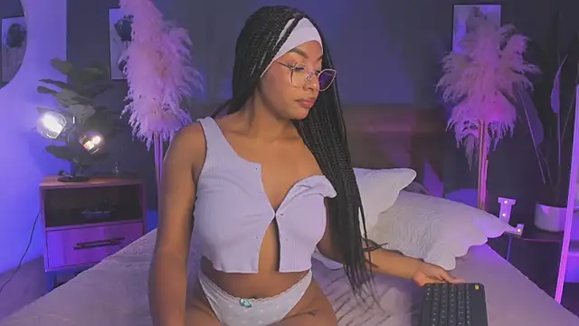 Snapshot of Lynncute chatting on June 25, 2026, 4:12 am Lynncute online show from June 25, 2026, 4:12 am