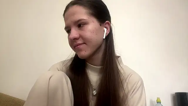 LauraBliss online show from May 1, 2026, 6:18 am