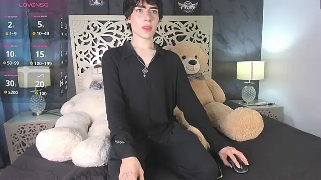 Snapshot of DemonFoxx chatting on June 5, 2026, 12:11 pm DemonFoxx online show from June 5, 2026, 12:11 pm
