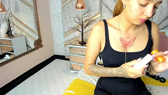 Snapshot of SamaanthaMiller chatting on May 13, 2026, 9:00 pm SamaanthaMiller online show from May 13, 2026, 9:00 pm