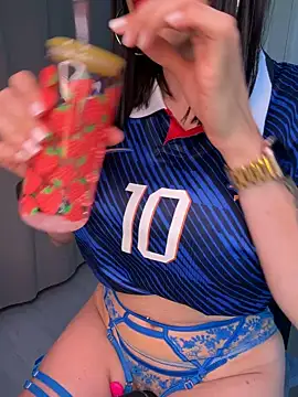 Giulia hood online show from July 9, 2026, 12:42 pm