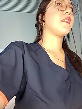 Snapshot of Chloe_Thomsoon_ chatting on May 3, 2026, 8:26 pm Chloe Thomsoon online show from May 3, 2026, 8:26 pm