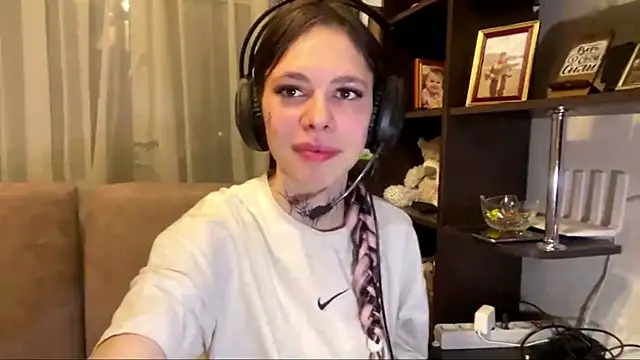 Snapshot of TuZezima chatting on May 14, 2026, 7:09 pm TuZezima online show from May 14, 2026, 7:09 pm