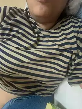 Snapshot of Aayaat__ chatting on July 30, 2026, 10:47 am Aayaat online show from July 30, 2026, 10:47 am