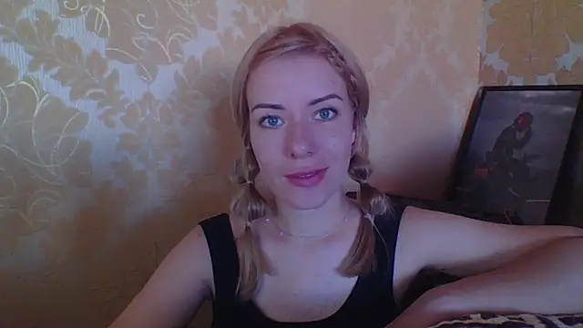 Snapshot of Softy_Aura_ chatting on July 1, 2026, 4:18 pm Softy Aura online show from July 1, 2026, 4:18 pm