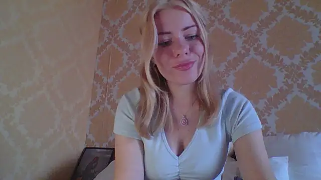 Snapshot of Softy_Aura_ chatting on July 28, 2026, 2:13 pm Softy Aura online show from July 28, 2026, 2:13 pm