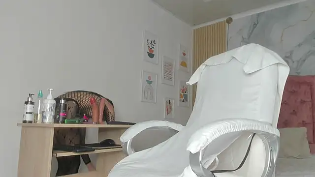 Snapshot of scarletmilzx chatting on June 26, 2026, 1:04 pm scarletmilzx online show from June 26, 2026, 1:04 pm