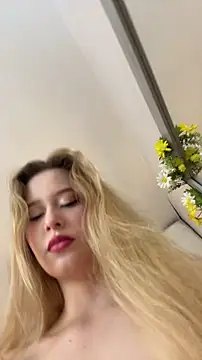 Snapshot of EmaVega chatting on May 4, 2026, 12:34 pm EmaVega online show from May 4, 2026, 12:34 pm