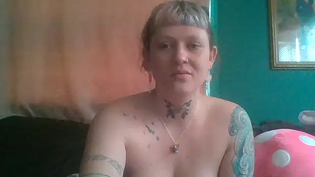 Snapshot of RosieSwitchBitch chatting on May 7, 2026, 4:56 pm RosieSwitchBitch online show from May 7, 2026, 4:56 pm