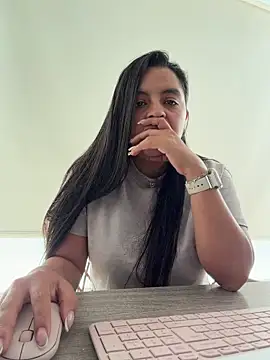 Just Adri online show from April 24, 2026, 7:27 pm