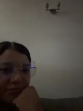 alicemazzo  online show from April 29, 2026, 2:37 am