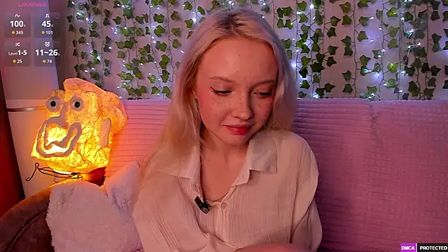 Snapshot of _CloudNine_ chatting on May 18, 2026, 4:40 am CloudNine online show from May 18, 2026, 4:40 am