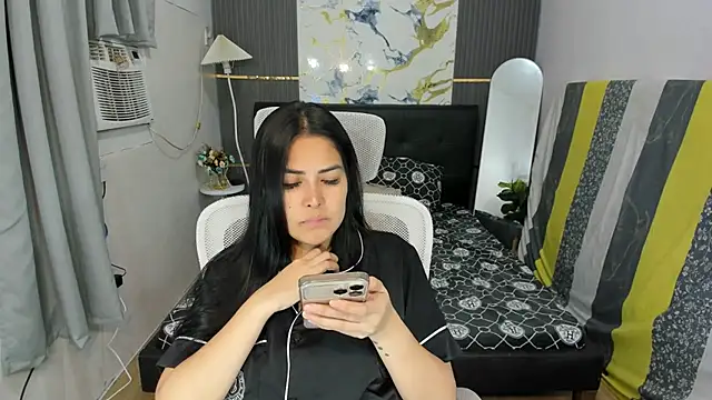 MissAndersonHoly online show from April 27, 2026, 10:35 am