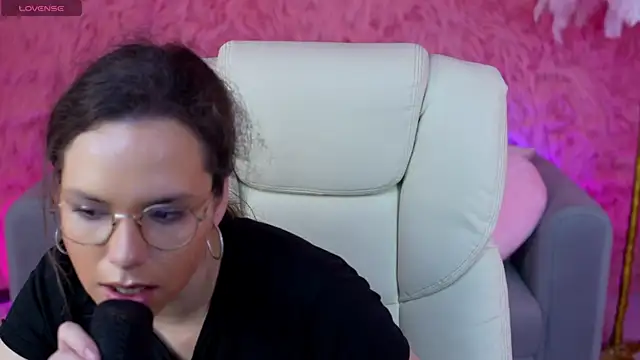 Snapshot of ArinaVoicee chatting on May 15, 2026, 1:07 pm ArinaVoicee online show from May 15, 2026, 1:07 pm