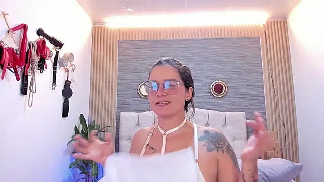 Snapshot of SamyandAllison chatting on July 10, 2026, 9:06 pm SamyandAllison online show from July 10, 2026, 9:06 pm