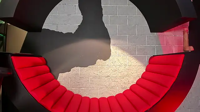 CrisGil online show from April 27, 2026, 9:24 pm