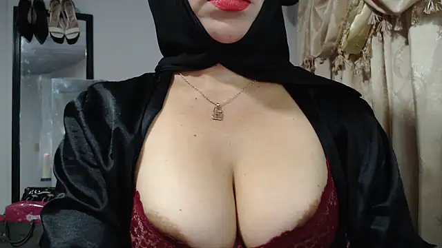 Snapshot of nadia__abaud chatting on July 6, 2026, 12:51 am nadia abaud online show from July 6, 2026, 12:51 am