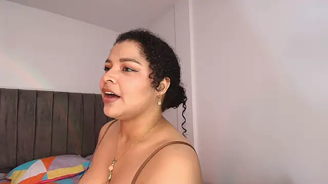 Snapshot of Nerea- chatting on May 17, 2026, 2:42 am Nerea- online show from May 17, 2026, 2:42 am