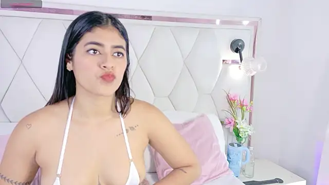 Snapshot of AbrilCollins chatting on July 30, 2026, 2:05 pm AbrilCollins online show from July 30, 2026, 2:05 pm