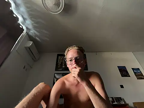 BlondieVelvet online show from May 1, 2026, 11:20 pm