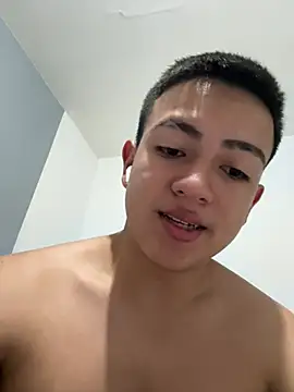 Snapshot of santiagoo_madrid chatting on April 27, 2026, 2:53 am santiagoo madrid online show from April 27, 2026, 2:53 am