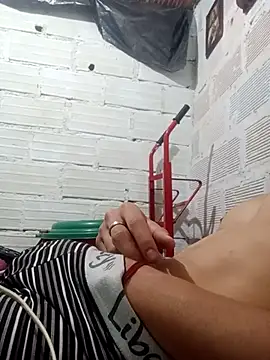 Novafull04 online show from April 28, 2026, 12:32 pm