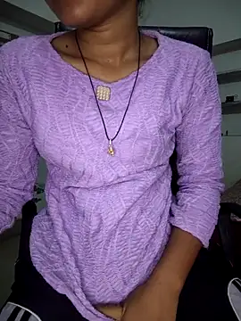 Snapshot of ESHA-LOVE chatting on May 21, 2026, 5:09 pm ESHA-LOVE online show from May 21, 2026, 5:09 pm