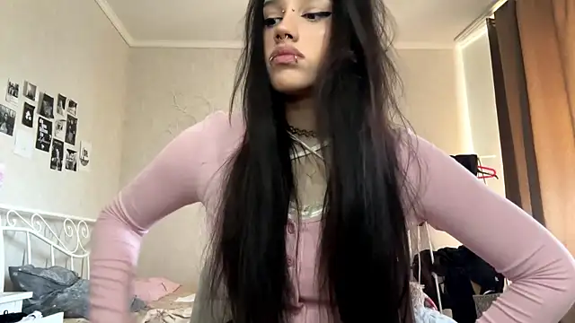 LouisePavlides online show from May 4, 2026, 12:34 pm