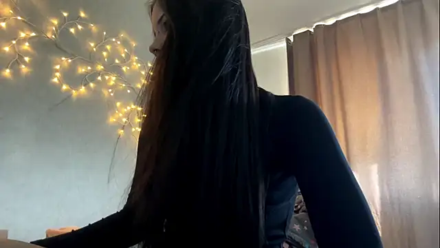 LouisePavlides online show from May 6, 2026, 1:27 pm