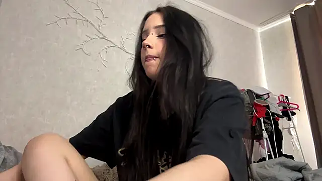 LouisePavlides online show from May 15, 2026, 12:45 pm