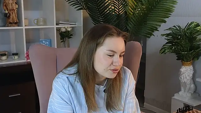 StaciaCarotenuto online show from April 26, 2026, 9:40 am