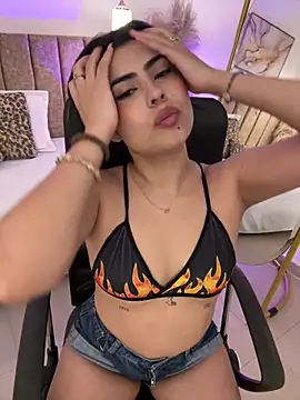 SofiVelvet  online show from May 6, 2026, 12:32 pm