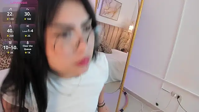 SofiVelvet  online show from May 8, 2026, 12:21 pm