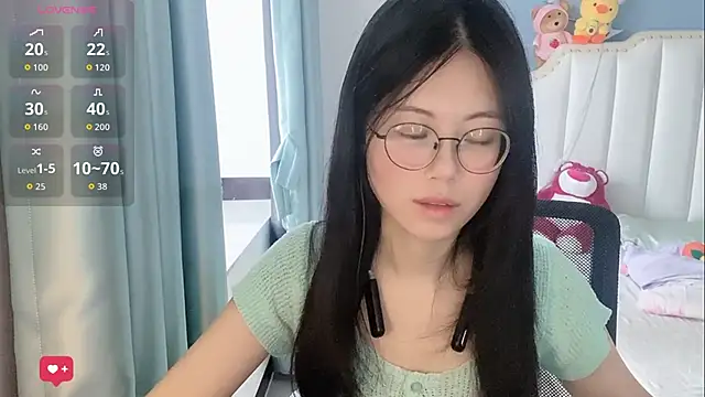 Snapshot of Luna-666 chatting on May 14, 2026, 12:17 am Luna-666 online show from May 14, 2026, 12:17 am