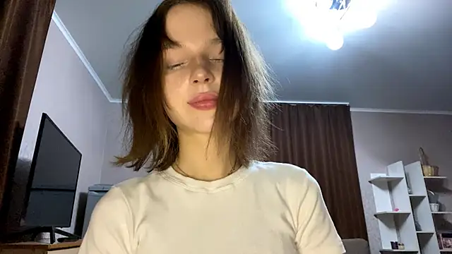 asunasue online show from April 28, 2026, 11:43 pm