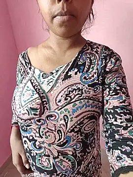 Snapshot of Hot-tresha chatting on May 16, 2026, 8:33 am Hot-tresha online show from May 16, 2026, 8:33 am